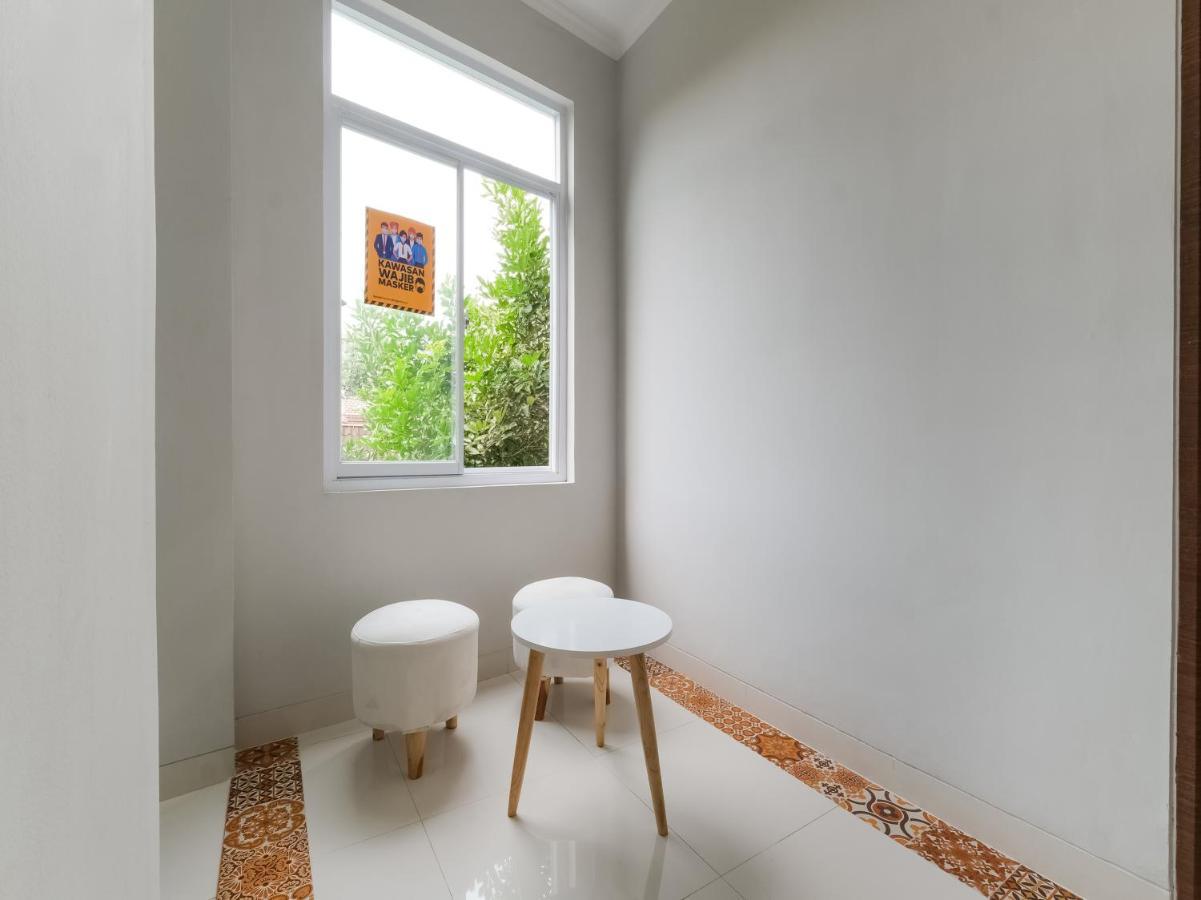 Super Oyo Collection O 90023 Damar Kusumo Guest House Maguwo Экстерьер фото